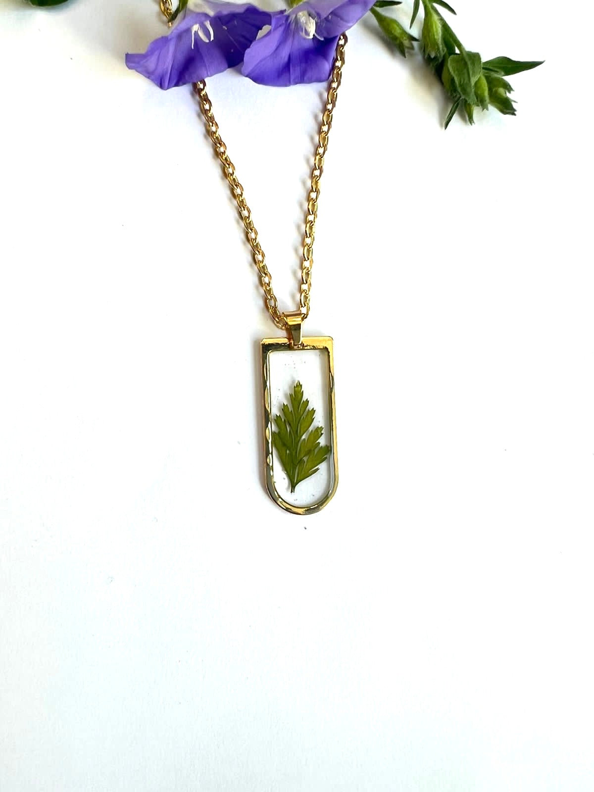 Petite Leaf Resin Pieces in Rectangle Frame