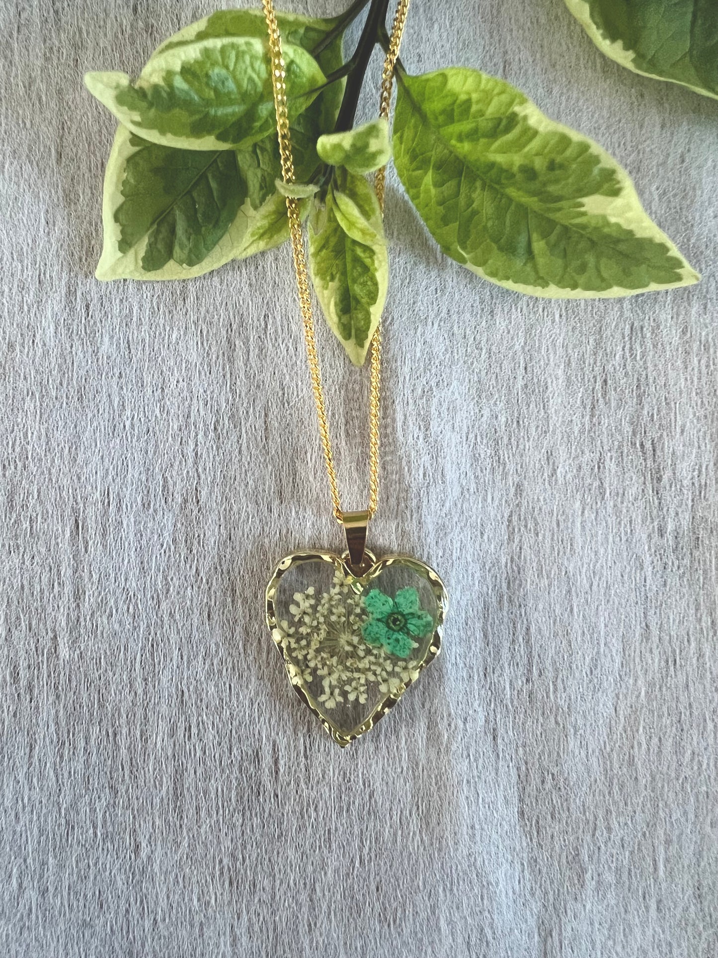 Fynbos Blast Dainty Gold Heart Shape Resin Jewellery