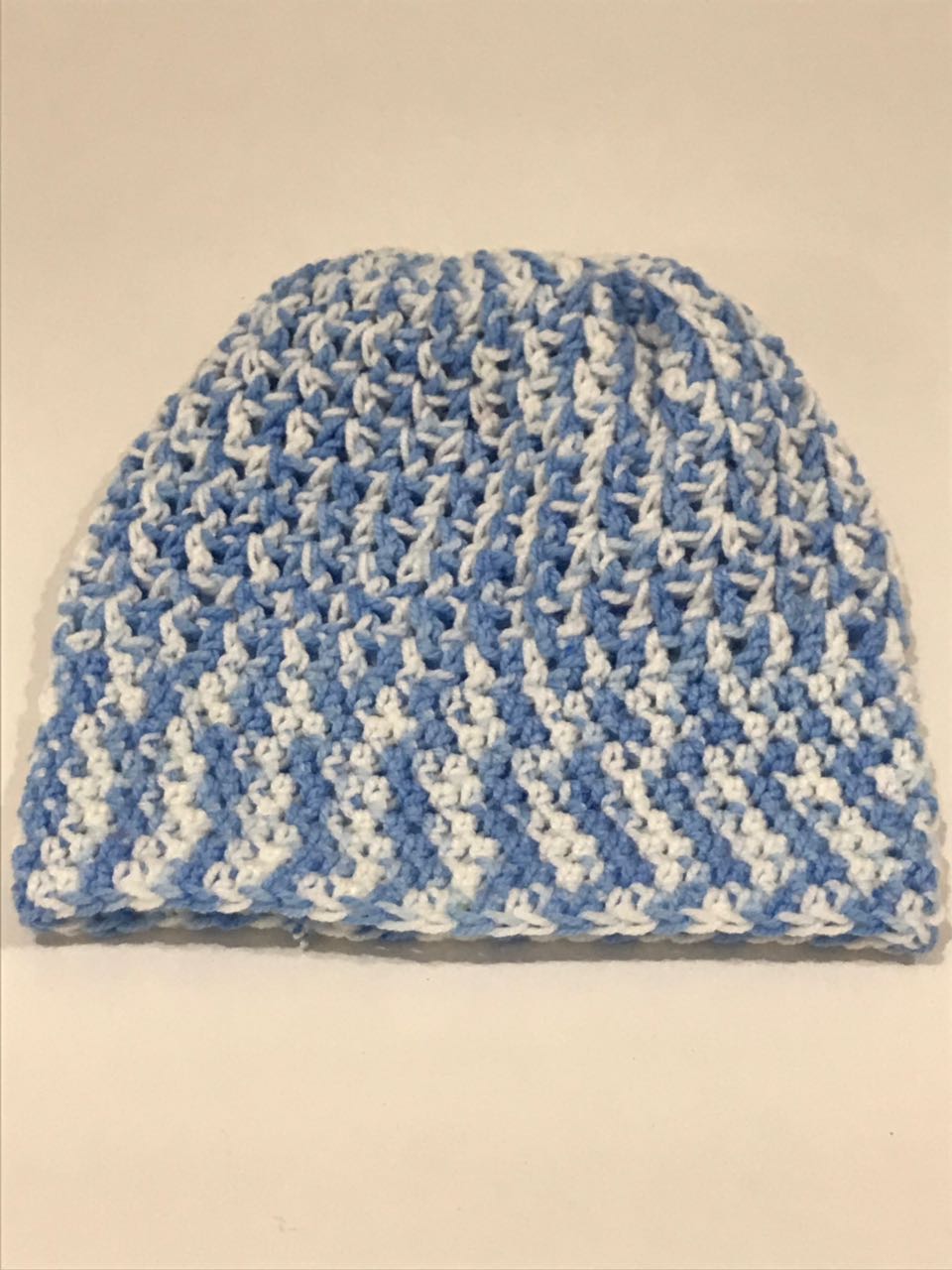 Hand knitted beanie with pony tale hole and boot cuffs - JewlOn